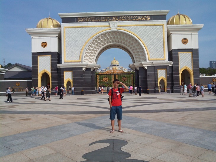 Die Reise in zehn ASEAN-Ländern von Bui Quang Binh zur Werbung für Vietnam - ảnh 1